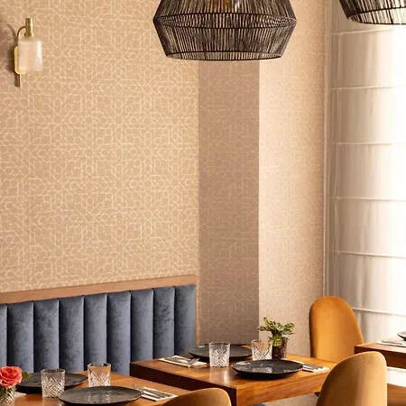 ホテル Maxim Opera 4*