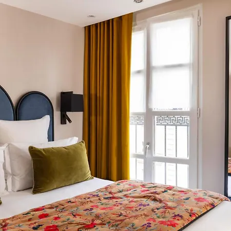 Maxim Opera ホテル パリ